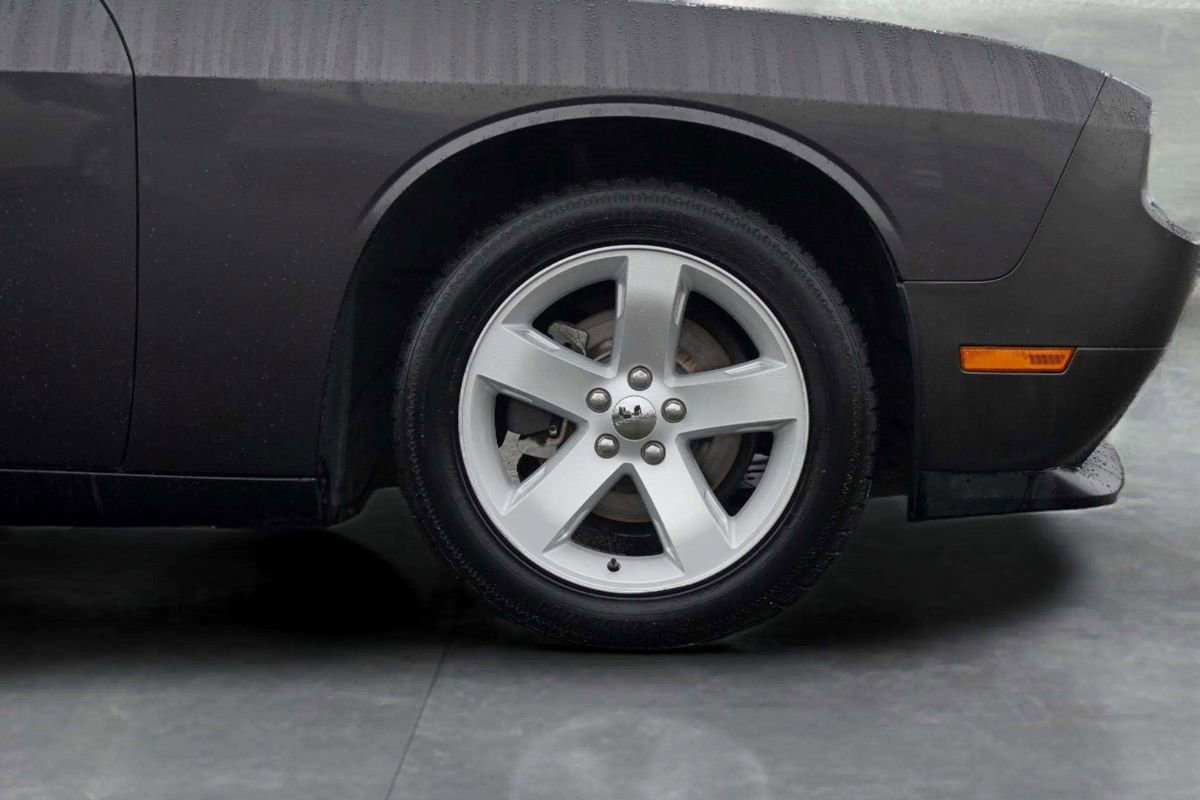 Used 2013 Dodge Challenger SXT Plus image 9