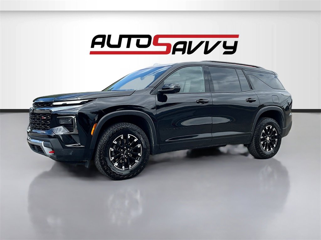 Used 2024 Chevrolet Traverse Z71 image 3