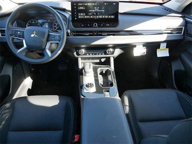 New 2026 Mitsubishi Outlander ES image 7