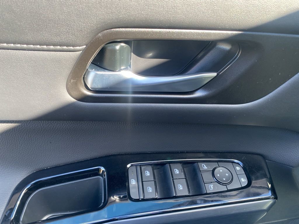 New 2025 Nissan Pathfinder SL image 11