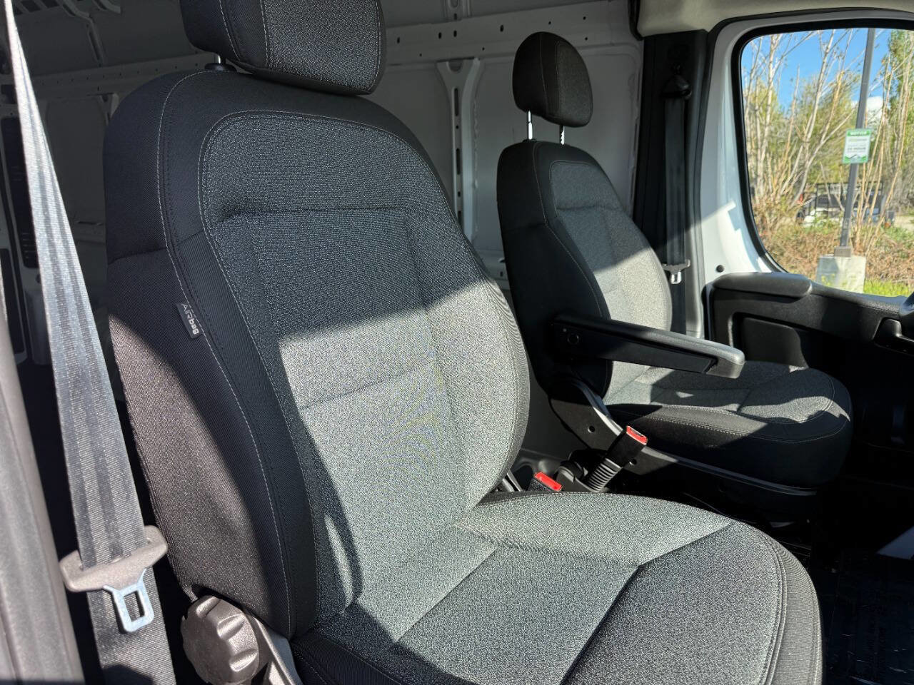 Used 2025 RAM ProMaster 2500 w/ Convenience Group FWD image 19