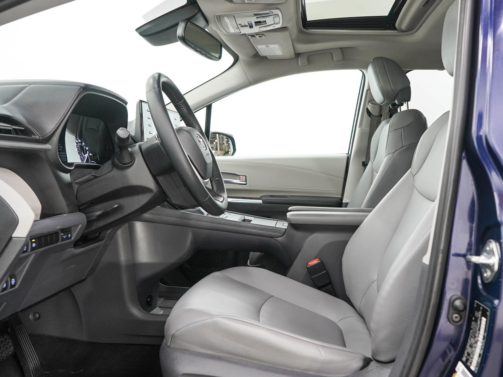 Used 2021 Toyota Sienna XLE w/ XLE Plus Package AWD/4WD image 23