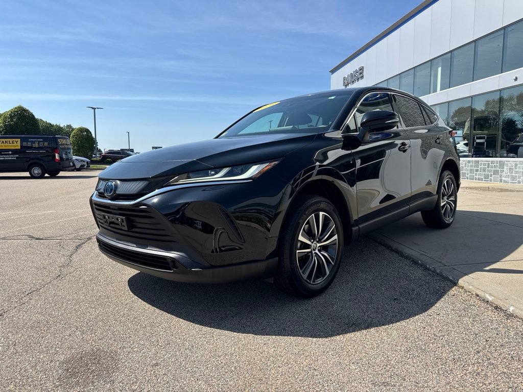 Used 2023 Toyota Venza LE AWD/4WD image 4