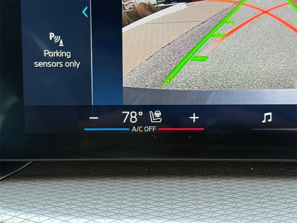 Used 2025 BMW 330i xDrive Sedan w/ Premium Package image 19