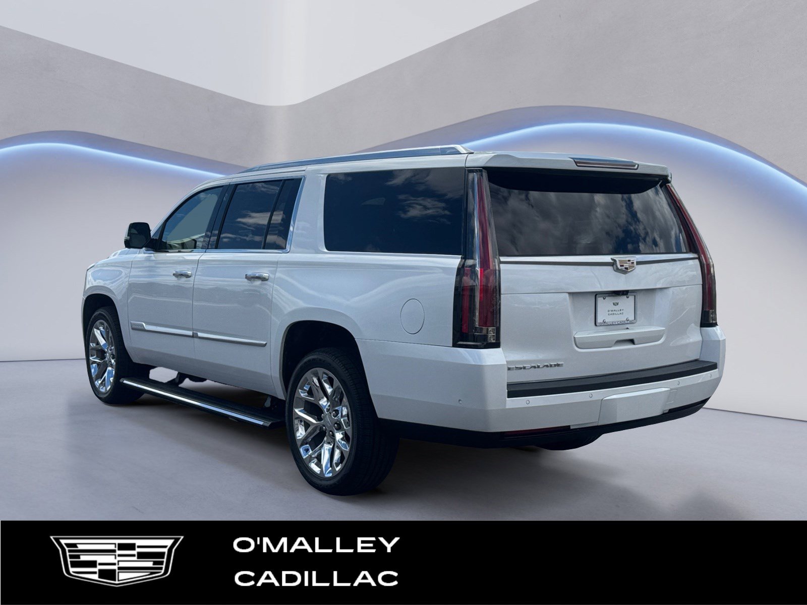 Used 2019 Cadillac Escalade ESV Platinum AWD/4WD image 3