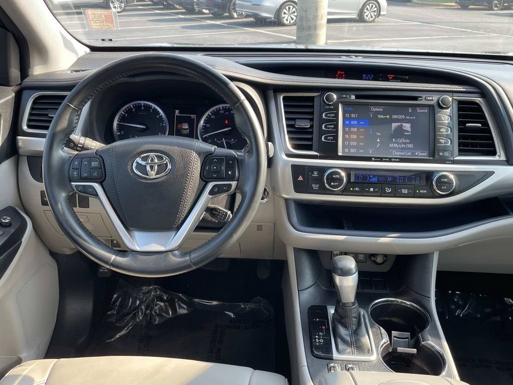 Used 2018 Toyota Highlander XLE FWD image 17
