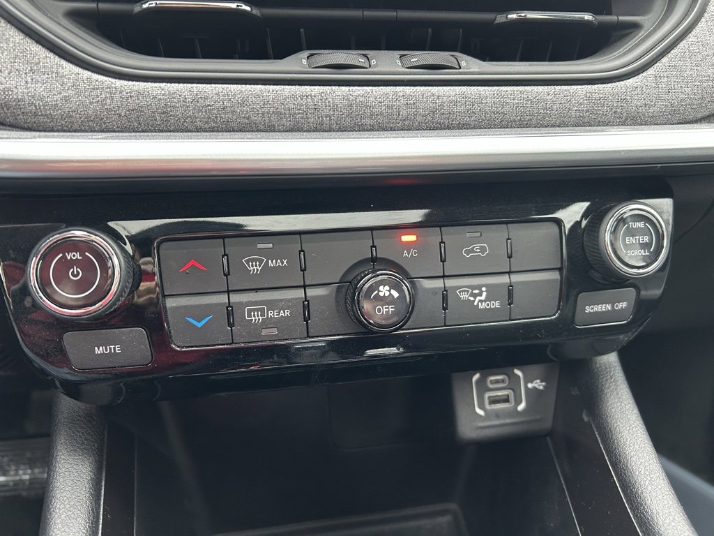 Used 2024 Jeep Compass Latitude w/ Sun and Sound Group image 23