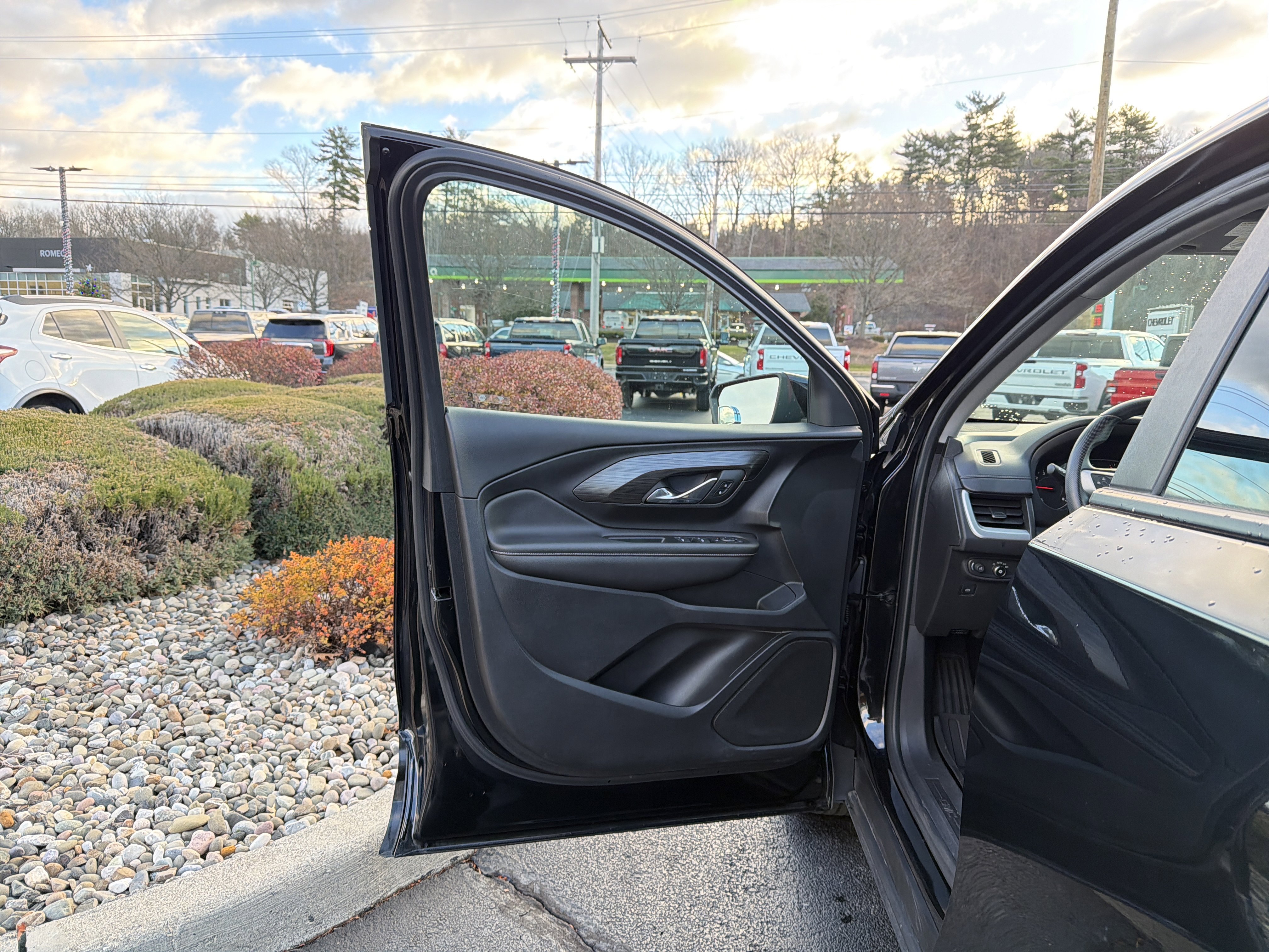 Used 2022 GMC Terrain SLE w/ Driver Convenience Package image 11