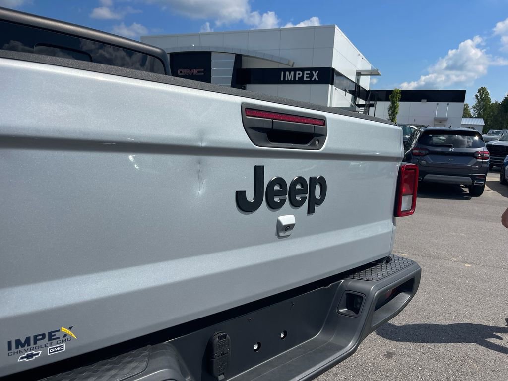 Used 2023 Jeep Gladiator Sport image 27