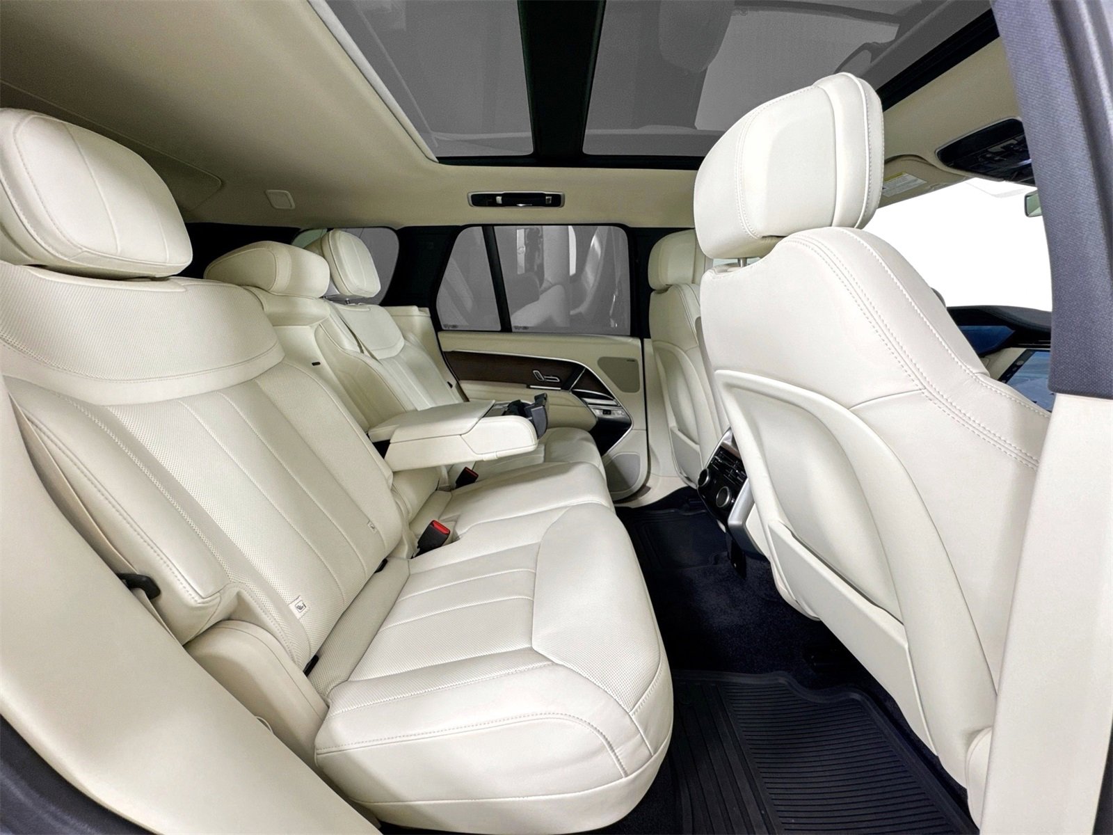 Used 2023 Land Rover Range Rover SE image 27