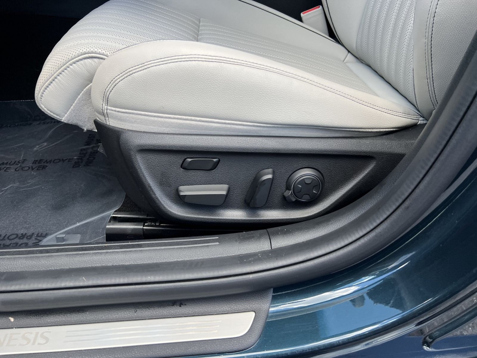 Used 2023 Genesis G70 3.3T image 14