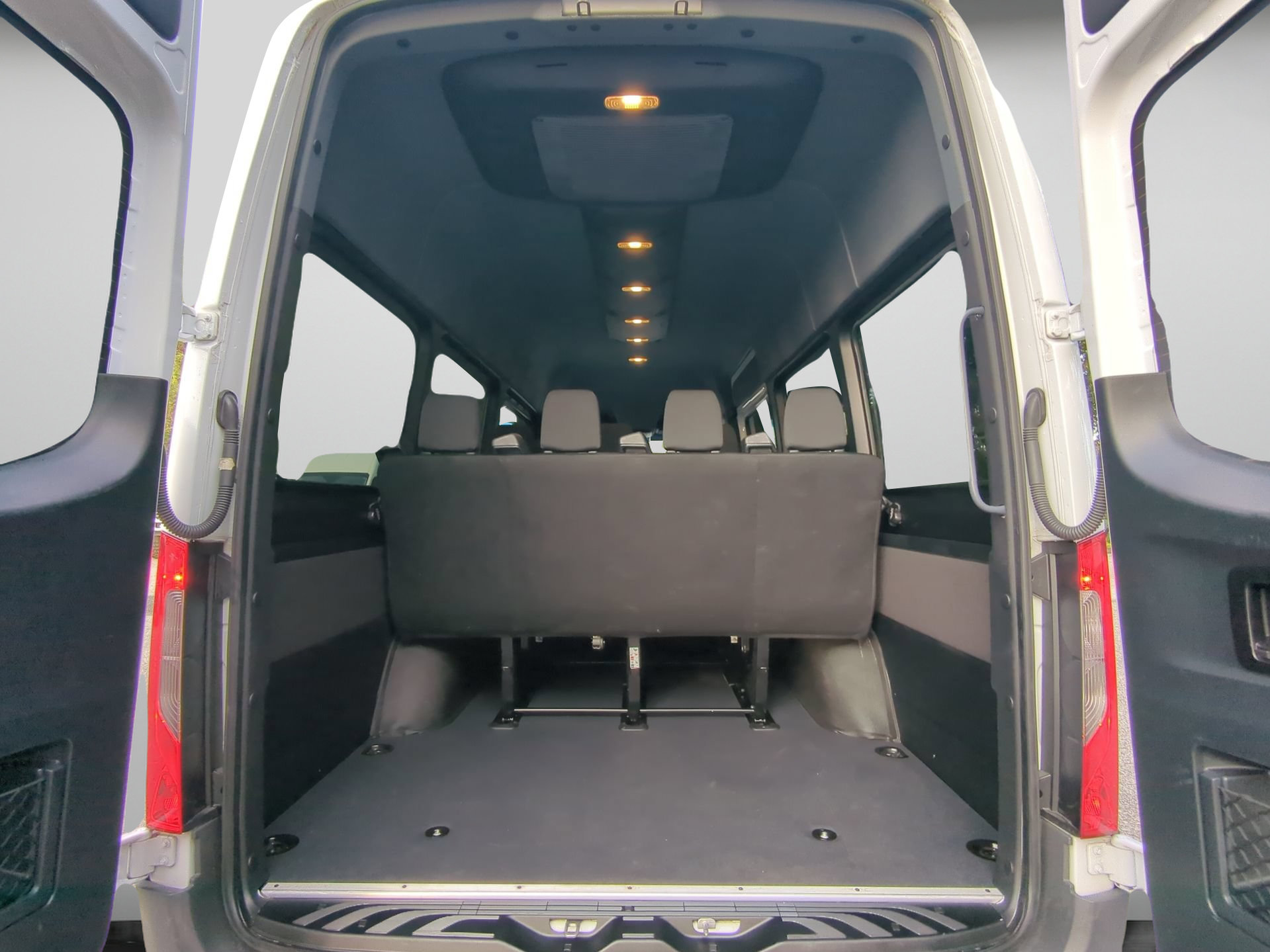 Used 2025 Mercedes-Benz Sprinter 2500 image 46