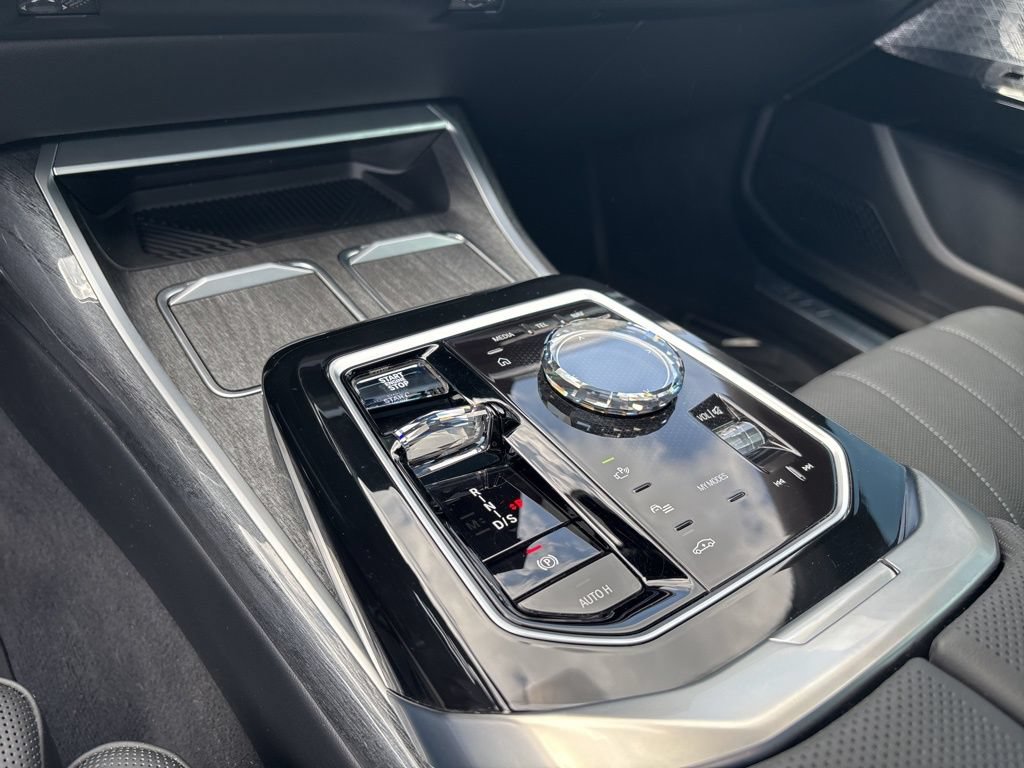 Used 2023 BMW 760i xDrive w/ Luxury Rear Seating Package AWD/4WD image 18