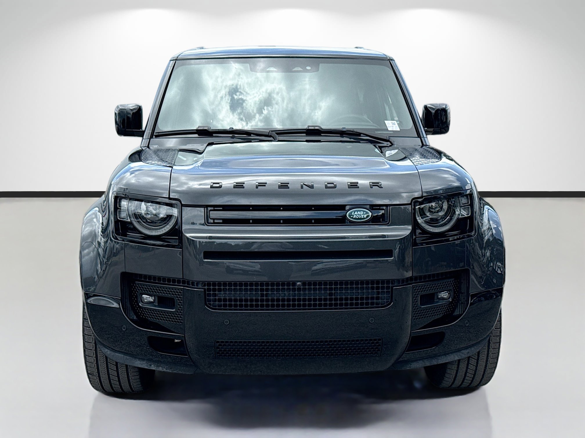 Used 2025 Land Rover Defender 90 X-Dynamic SE AWD/4WD image 8