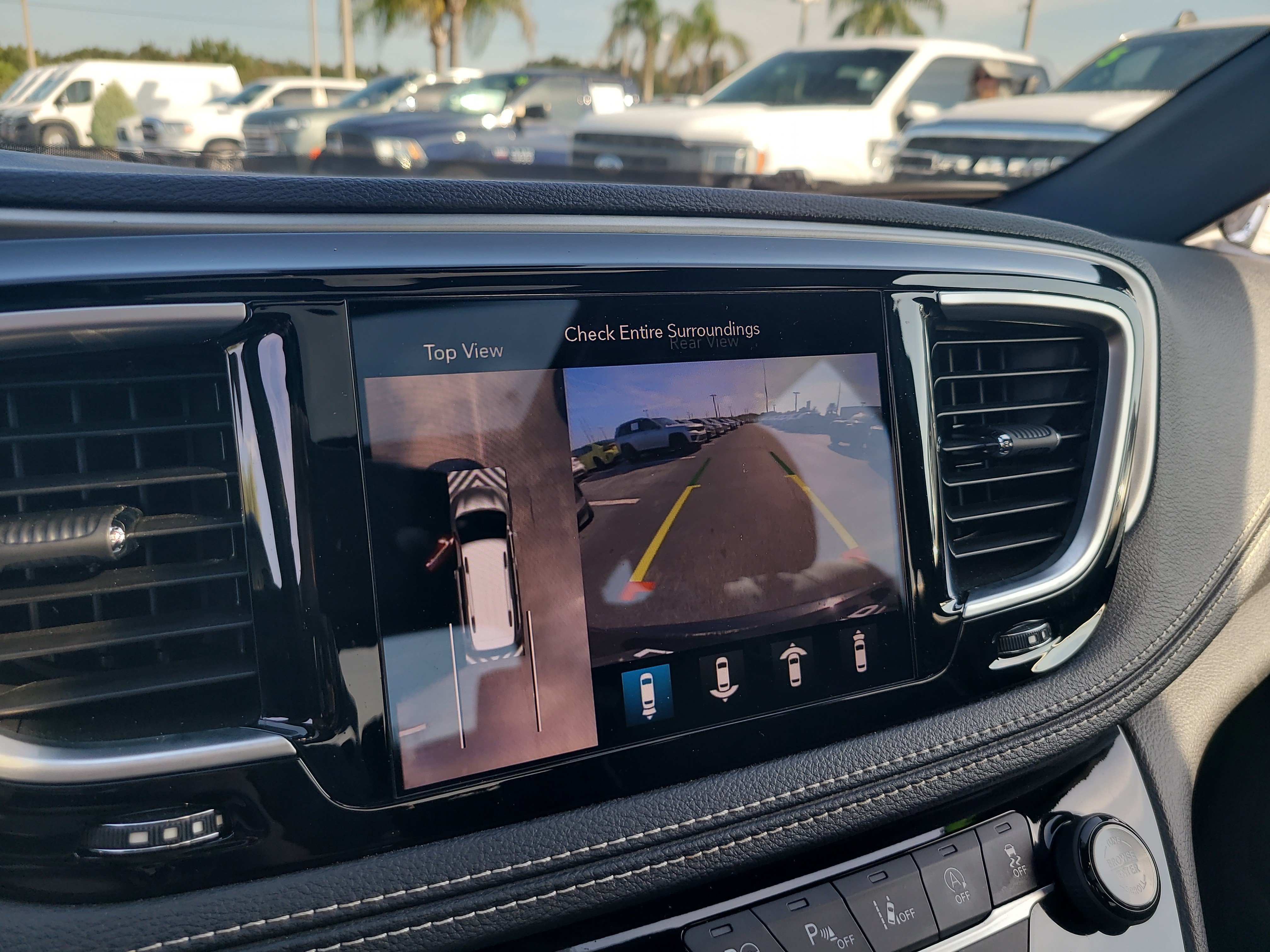 Used 2020 Chrysler Pacifica Limited w/ Advanced Safetytec Group FWD image 23