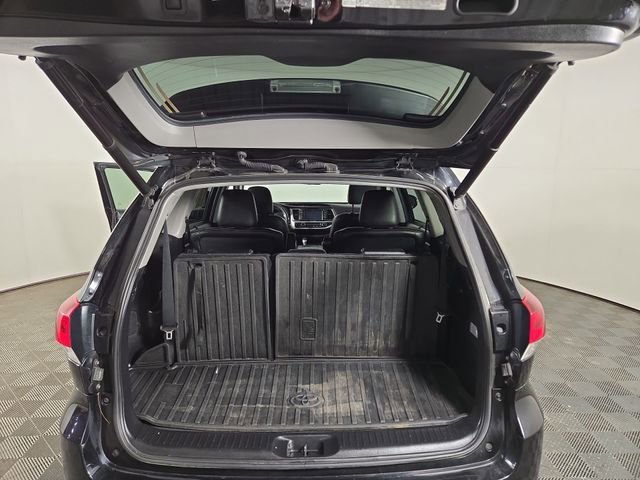 Used 2019 Toyota Highlander SE image 34
