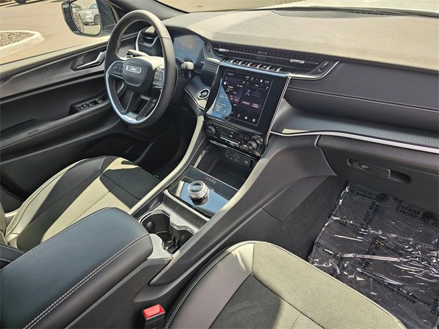 New 2025 Jeep Grand Cherokee L Altitude image 16