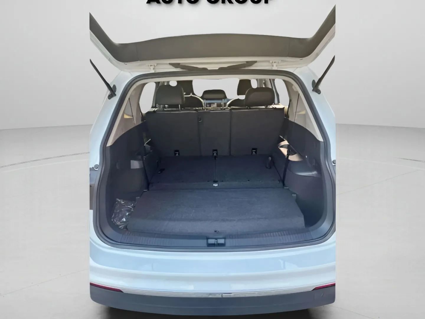 Used 2020 Volkswagen Tiguan SEL image 32