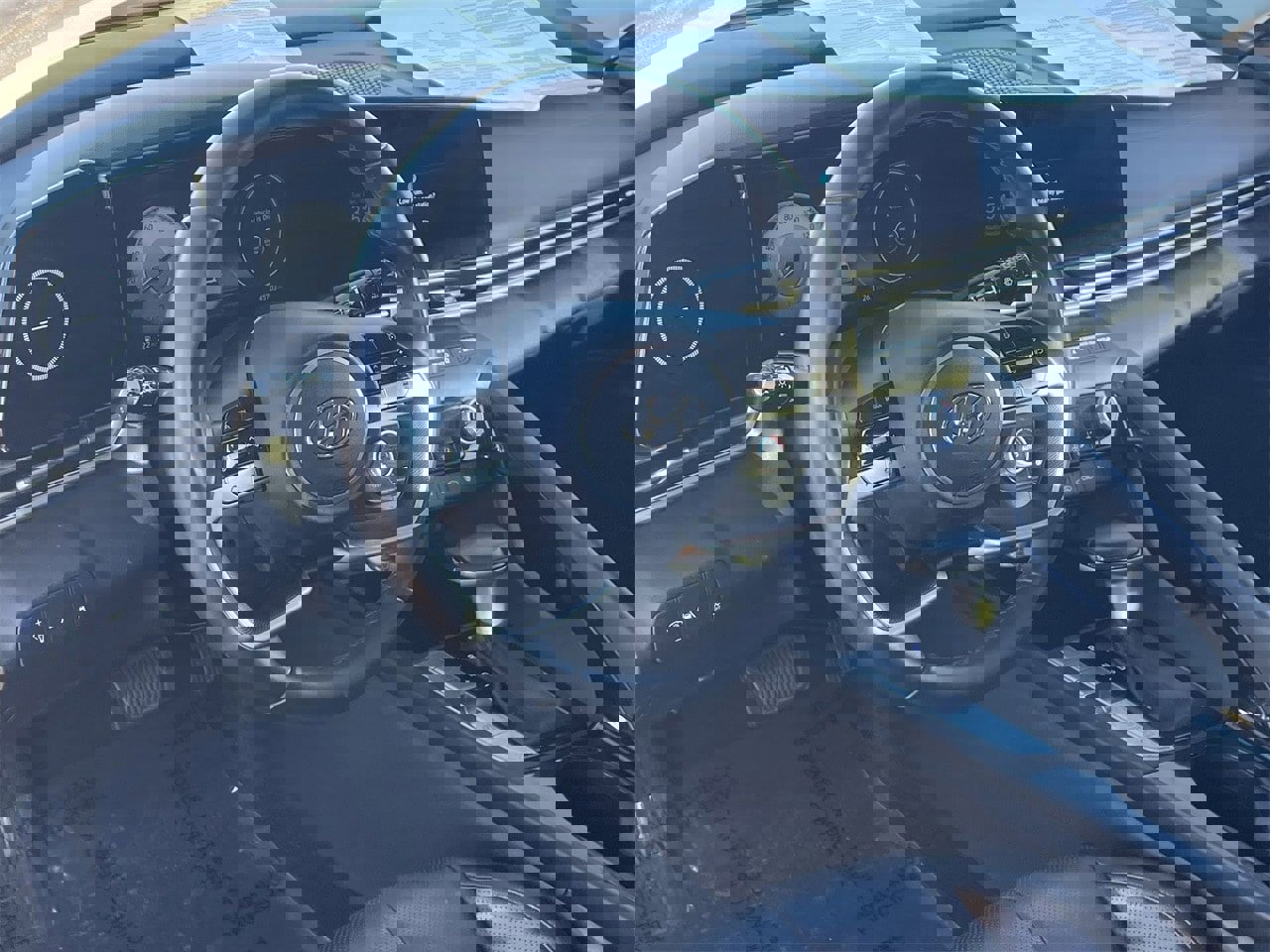 Certified 2023 Hyundai Elantra Limited image 17