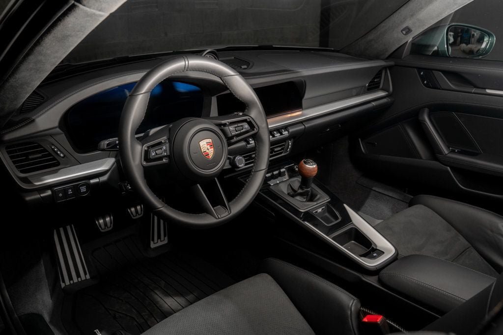 Used 2025 Porsche 911 Carrera T RWD image 20