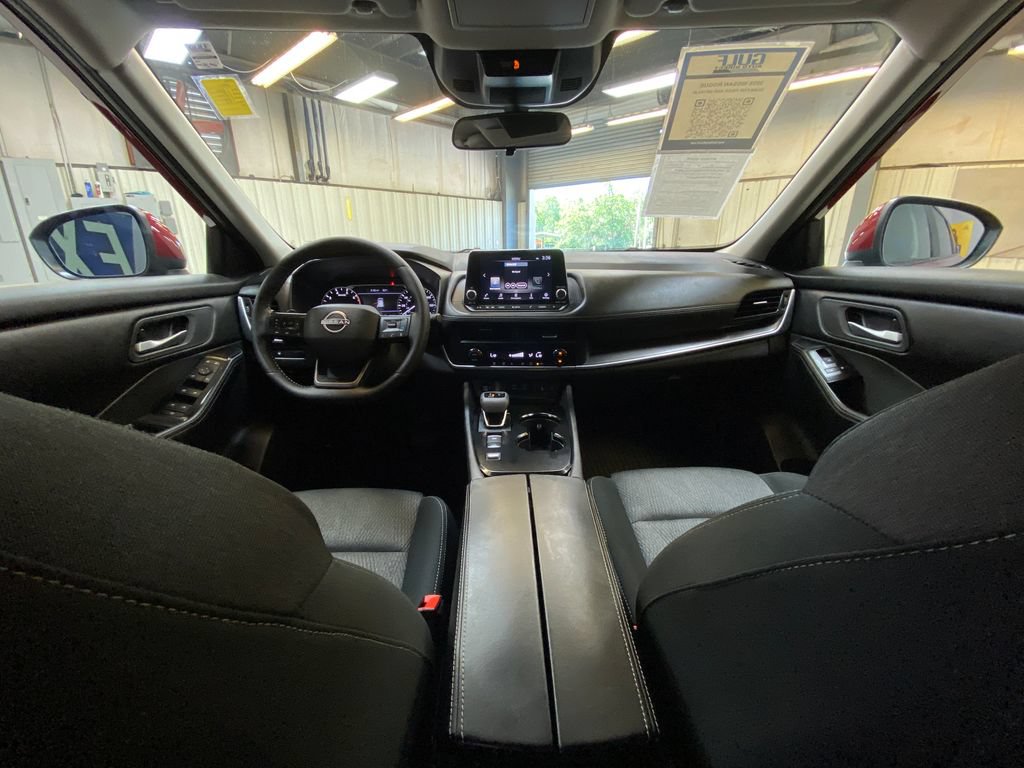 Used 2026 Nissan Rogue SV FWD image 17