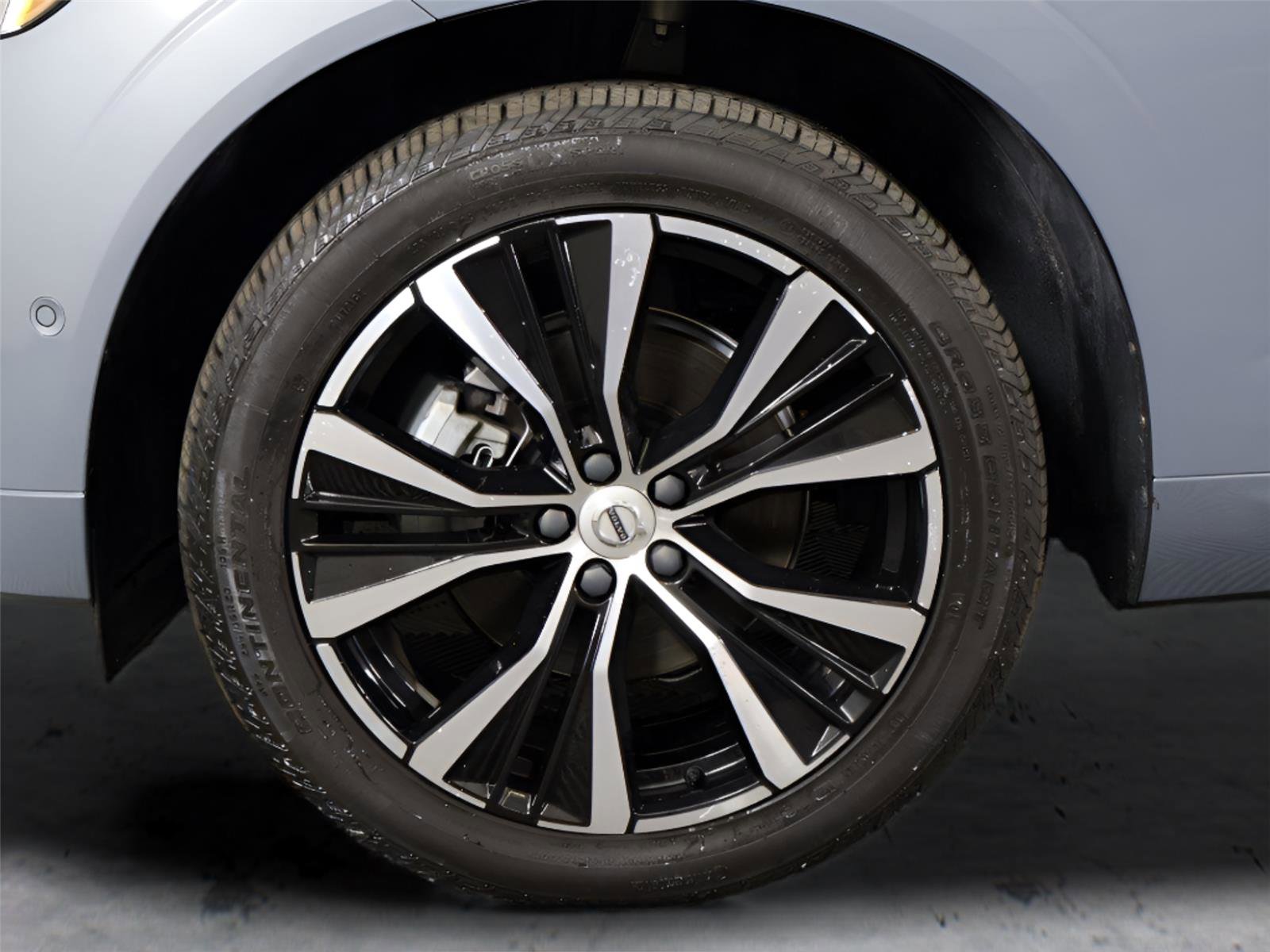 Used 2024 Volvo XC60 B5 Plus image 24