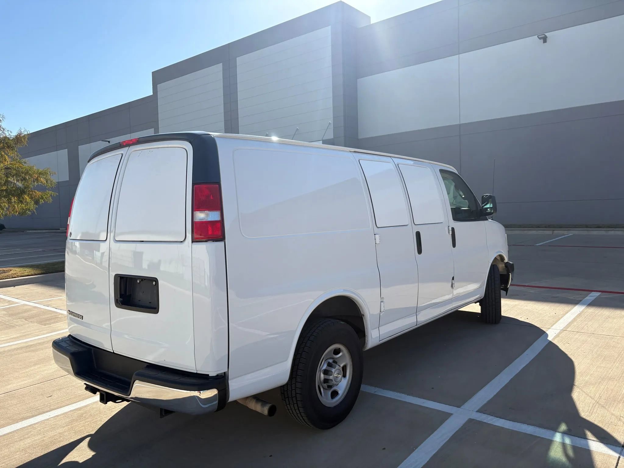 Used 2020 Chevrolet Express 2500 Regular Van 3D w/ Enhanced Convenience Package image 7