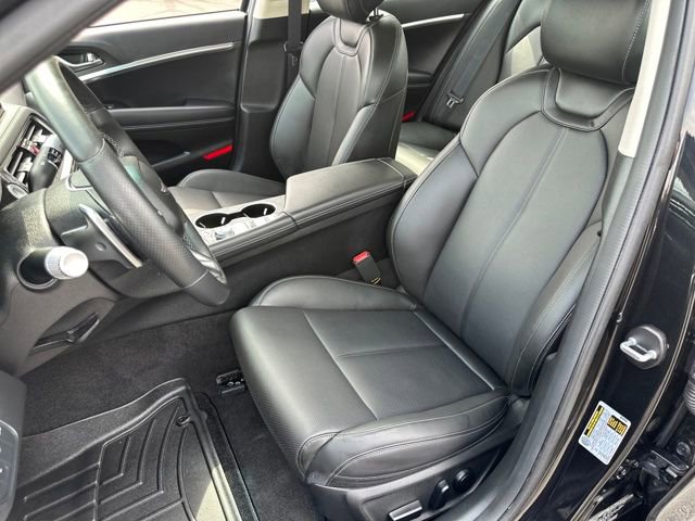 Used 2025 Genesis G70 2.5T image 30