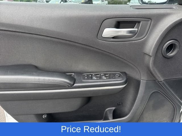 Used 2015 Dodge Charger SE RWD image 9