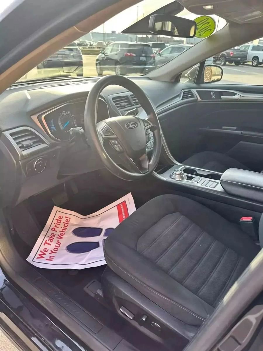 Used 2020 Ford Fusion SE image 12