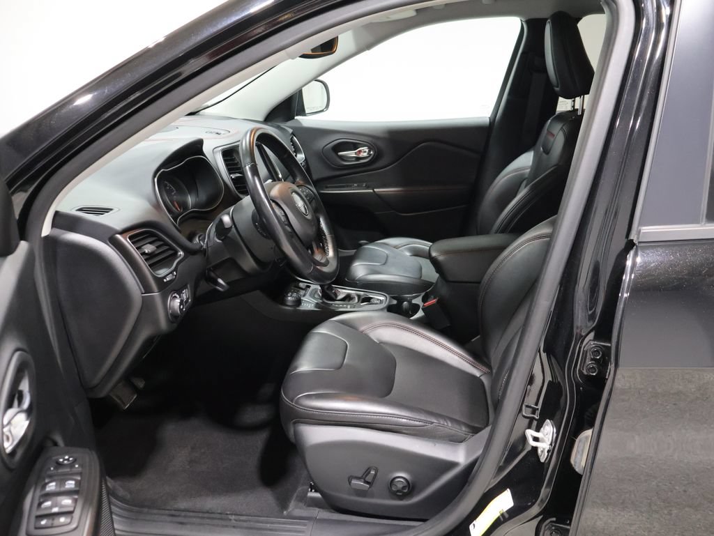 Used 2020 Jeep Cherokee Trailhawk w/ Cold Weather Group AWD/4WD image 11