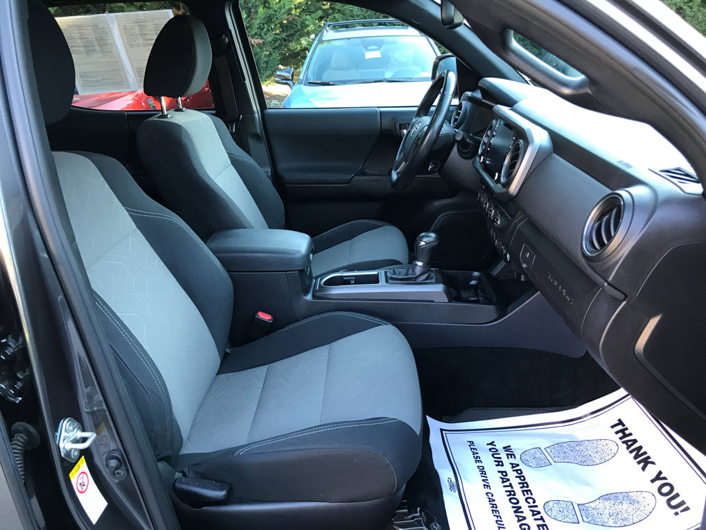 Used 2020 Toyota Tacoma TRD Off-Road AWD/4WD image 28