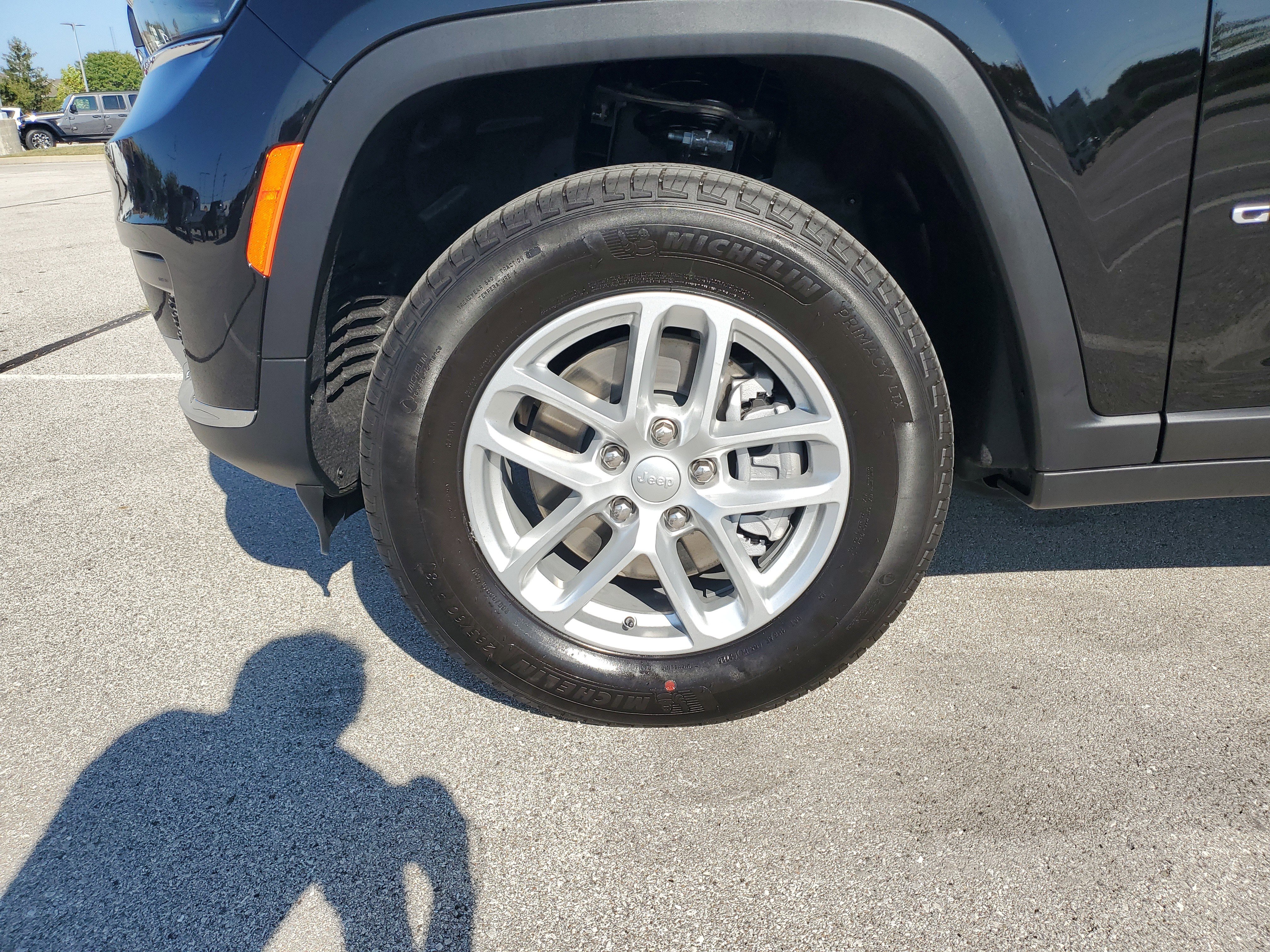 New 2025 Jeep Grand Cherokee L Laredo image 5