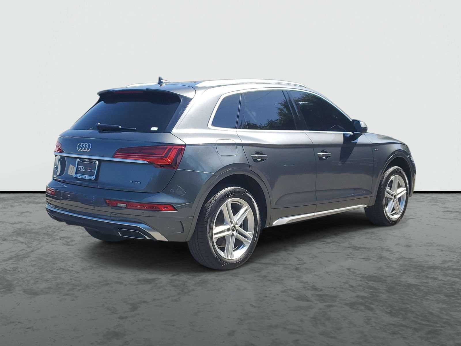 Used 2024 Audi Q5 e Premium w/ Convenience Package AWD/4WD image 4
