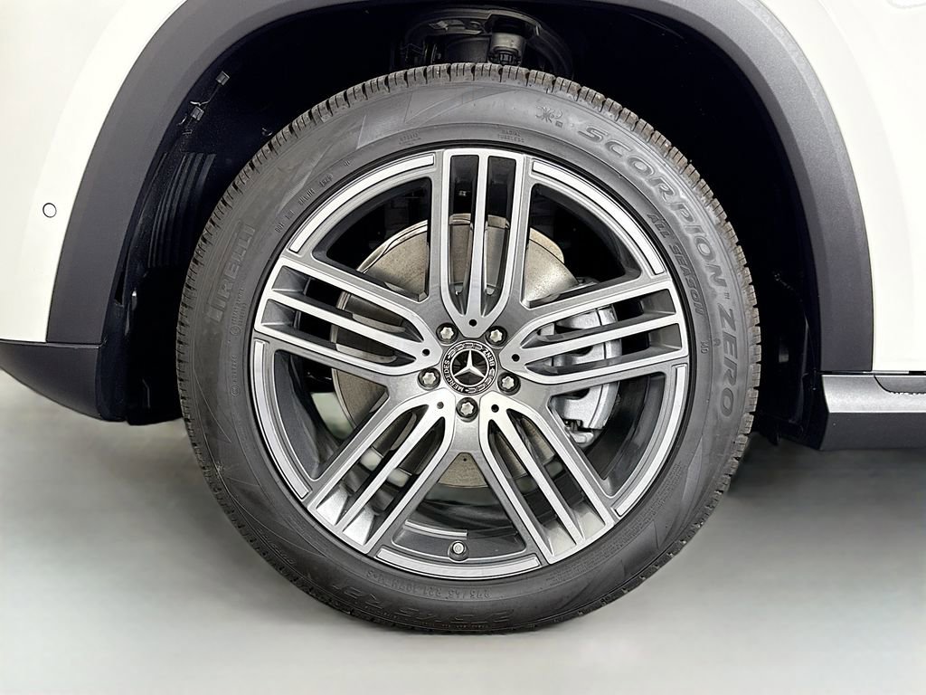 Used 2026 Mercedes-Benz GLS 450 4MATIC image 34