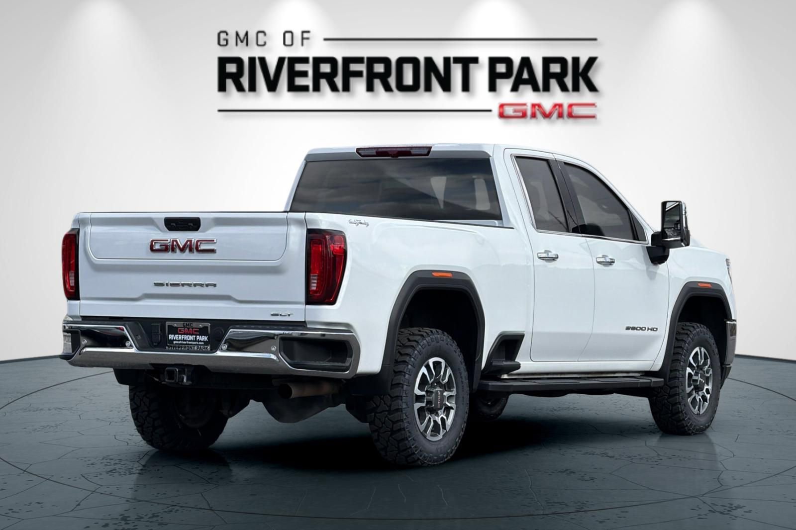 Used 2022 GMC Sierra 2500 SLT w/ Gooseneck/5TH Wheel Package image 3