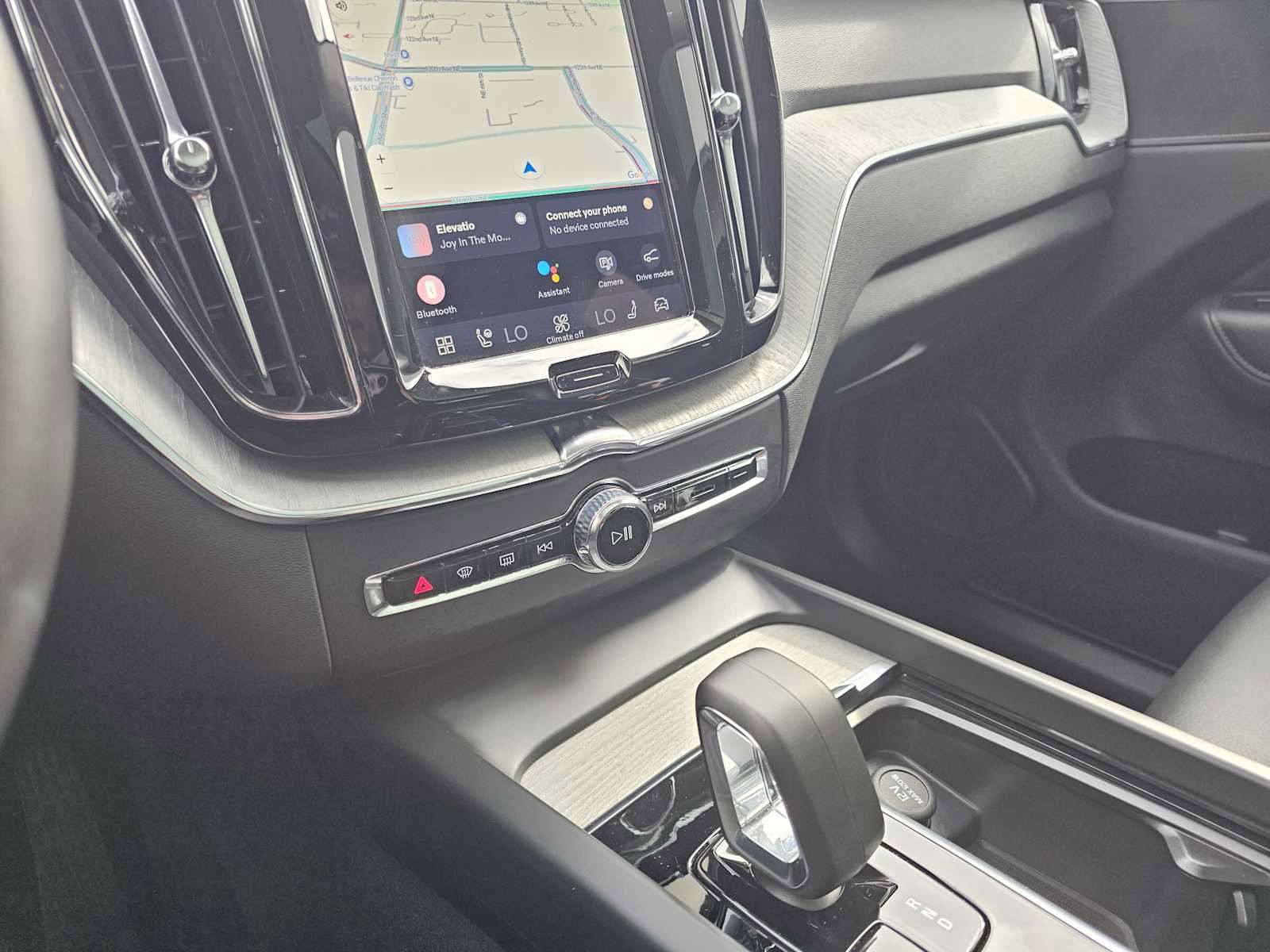 Certified 2025 Volvo XC60 B5 Plus image 29