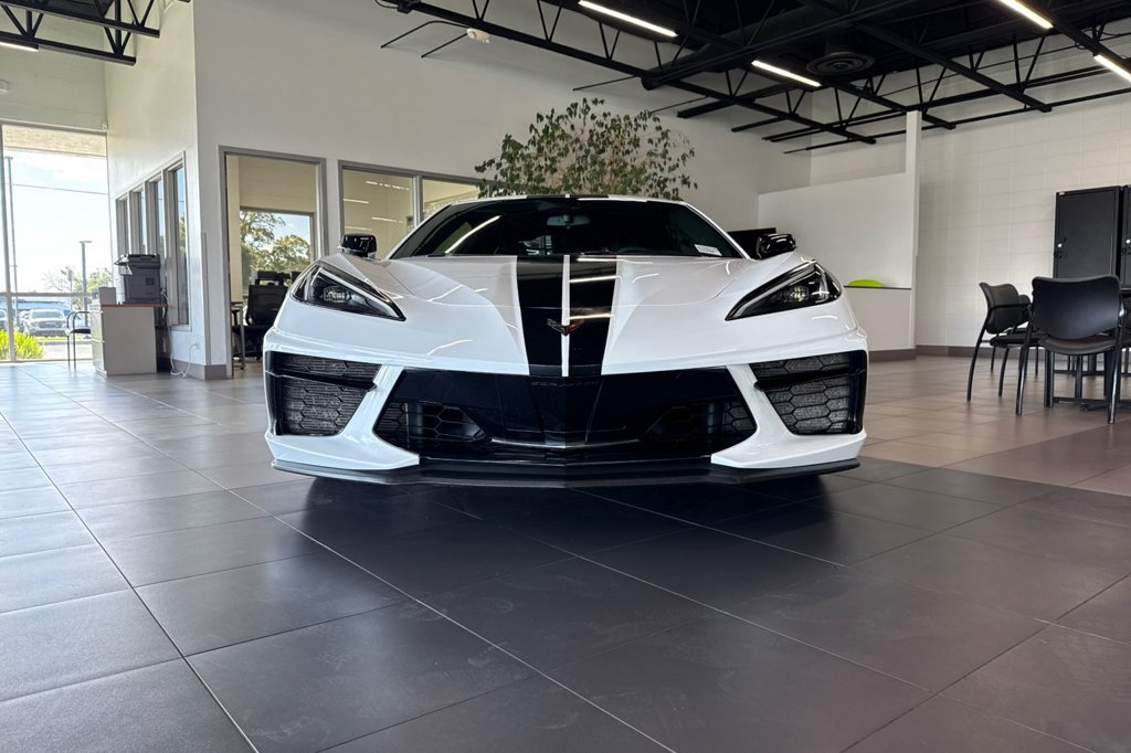 Used 2021 Chevrolet Corvette Stingray Coupe w/ Z51 Performance Package RWD image 11