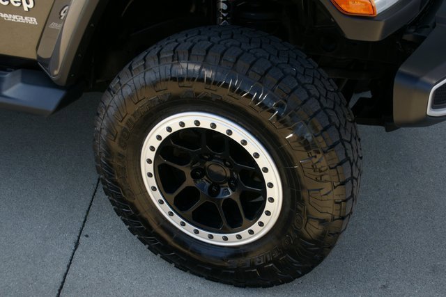 Used 2018 Jeep Wrangler Unlimited Sahara image 8