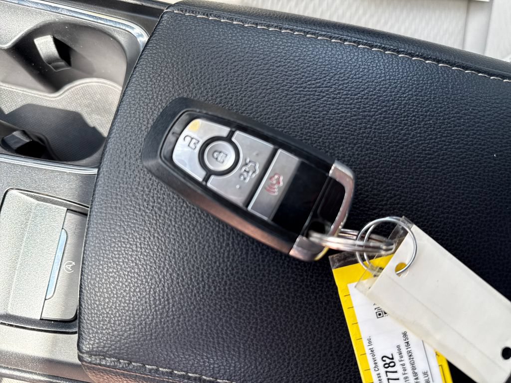 Used 2019 Ford Fusion SE w/ Equipment Group 151A FWD image 24