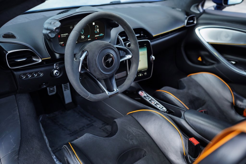 Used 2023 McLaren Artura image 21