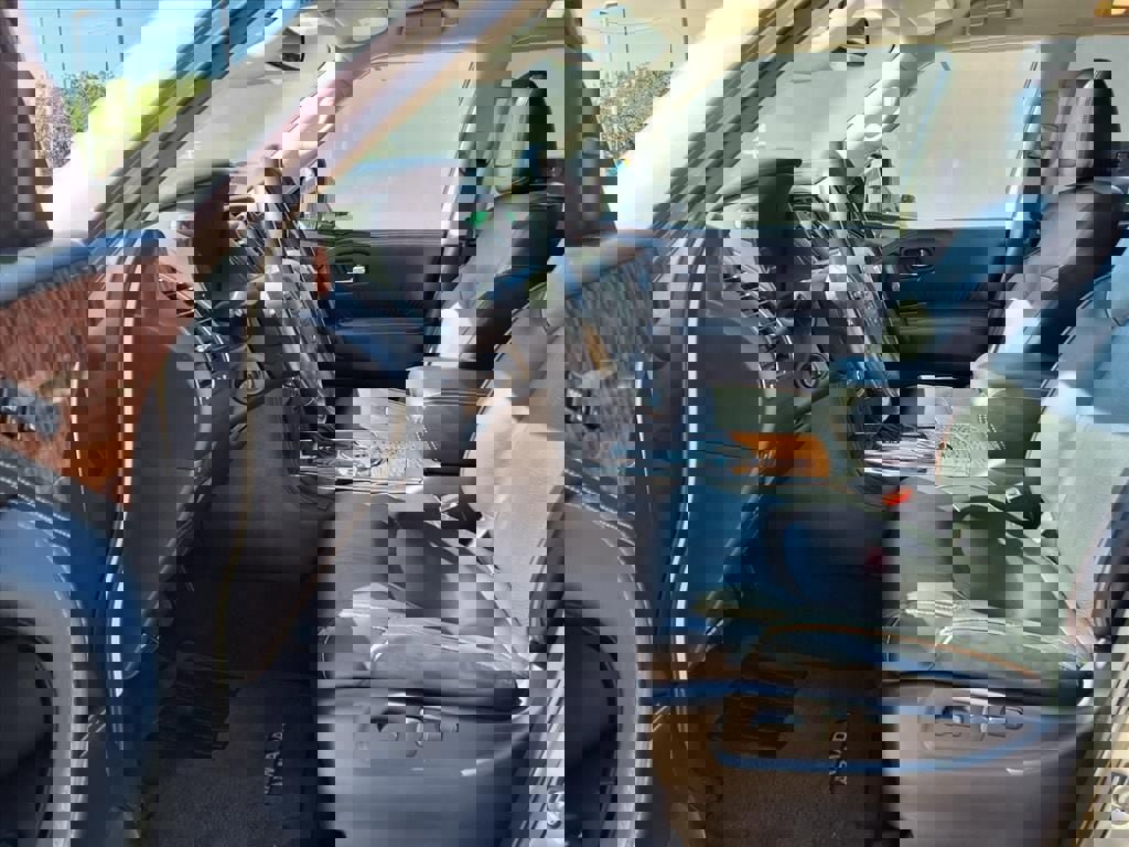 Used 2020 Nissan Armada SL w/ Premium Package image 11