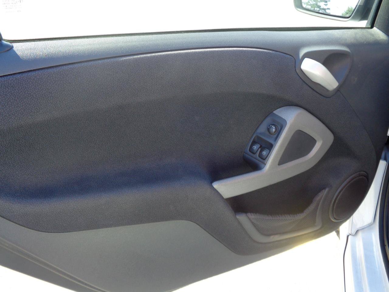 Used 2013 smart fortwo passion RWD image 9