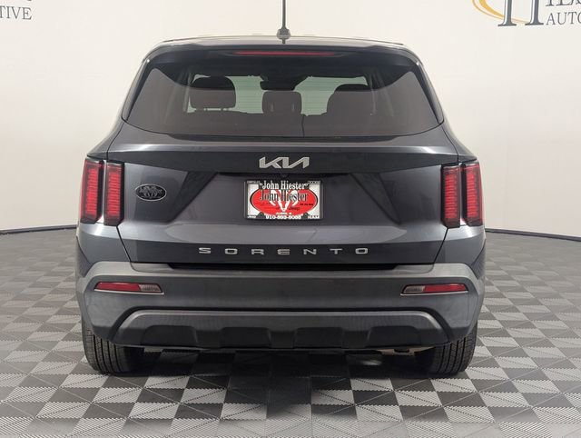 Used 2022 Kia Sorento LX image 6