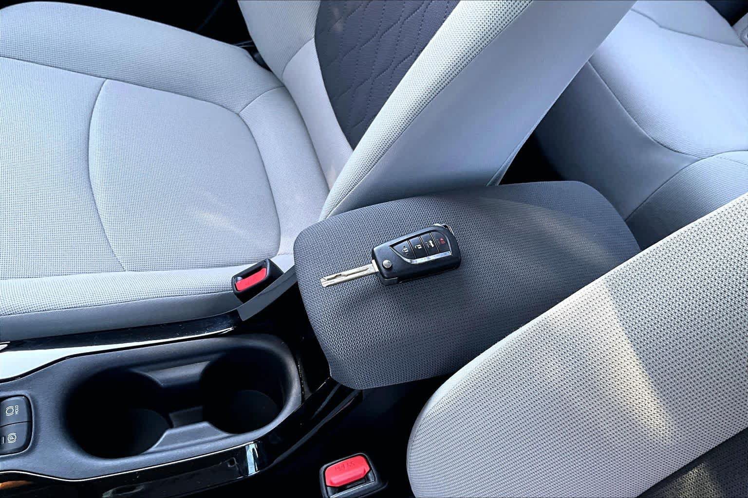 Used 2022 Toyota Corolla LE w/ Carpet Mat Package (TMS) FWD image 13