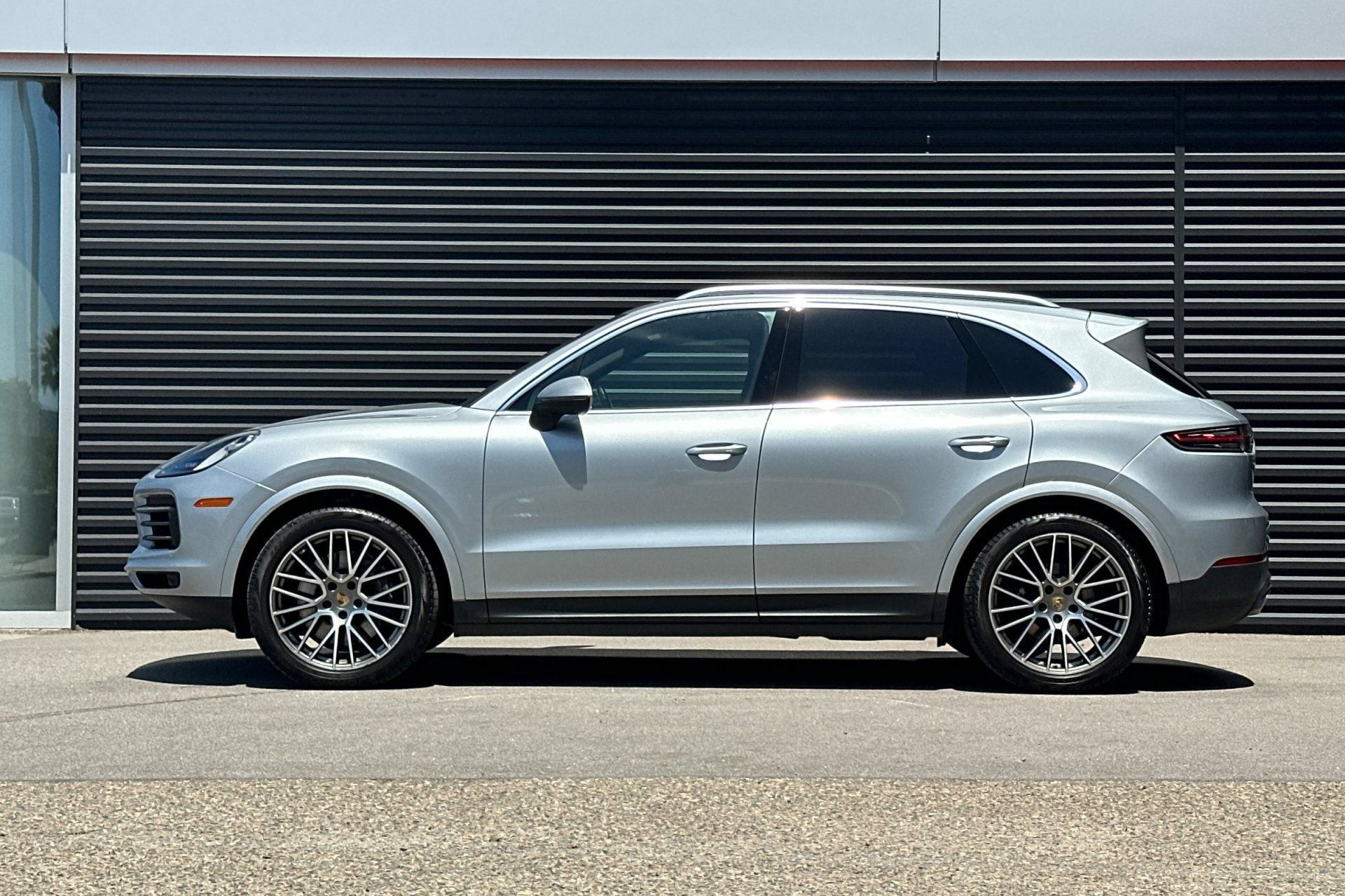 Certified 2023 Porsche Cayenne AWD/4WD image 2