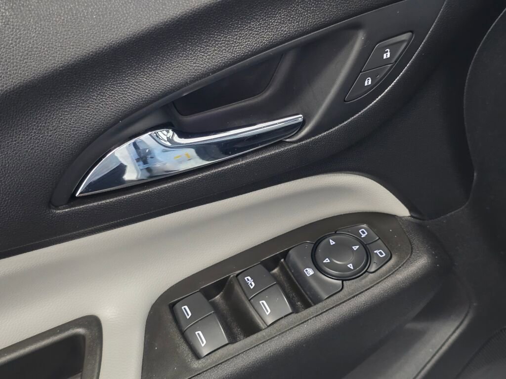 Used 2020 Chevrolet Equinox LS image 35