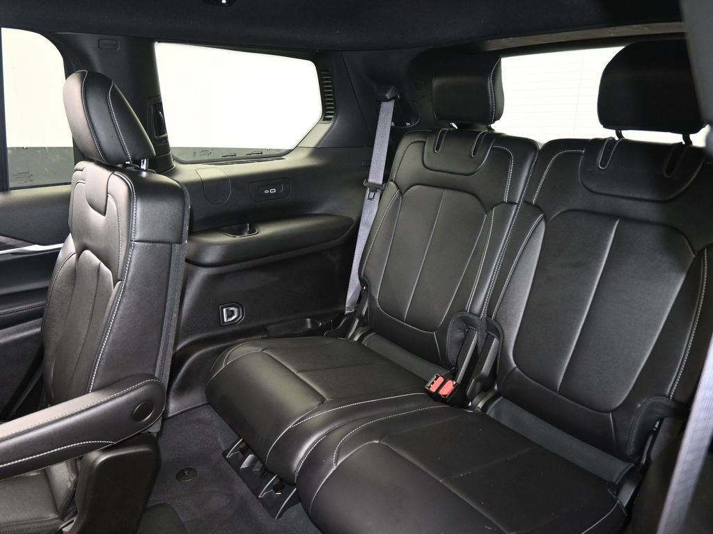 Used 2024 Jeep Grand Cherokee L Limited image 29