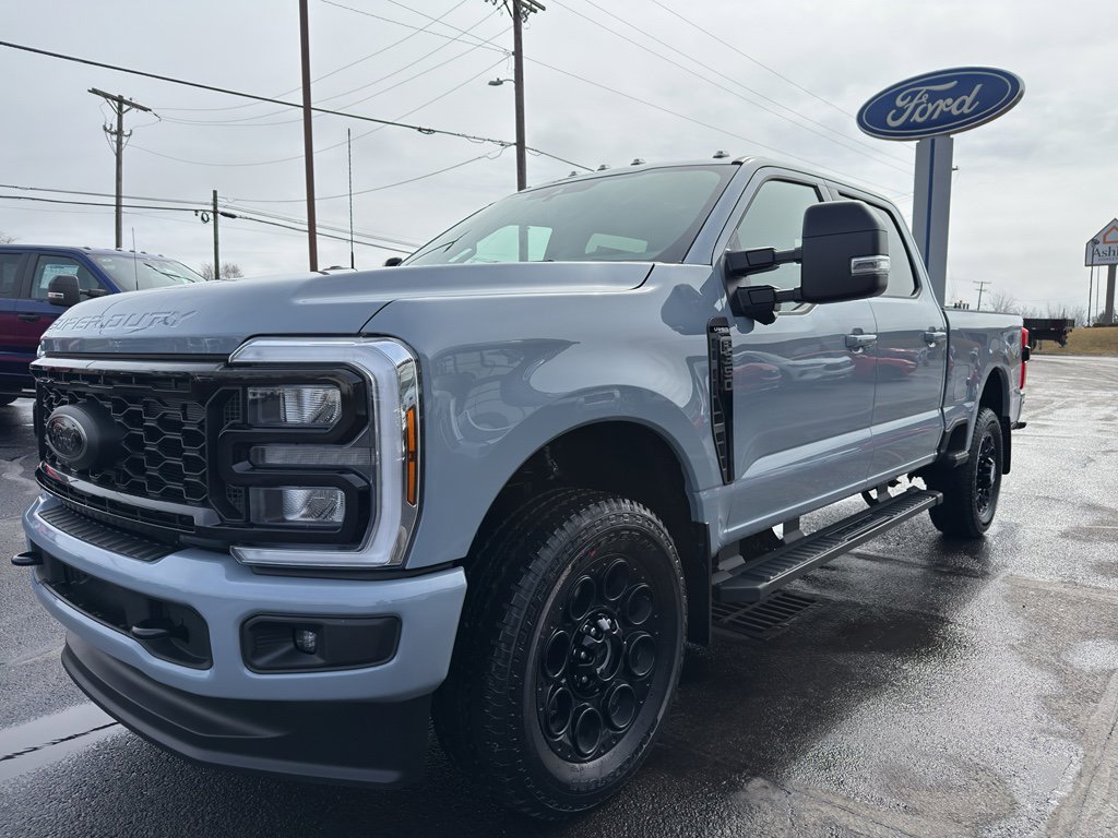 New 2026 Ford F350 Lariat w/ Black Appearance Package image 4