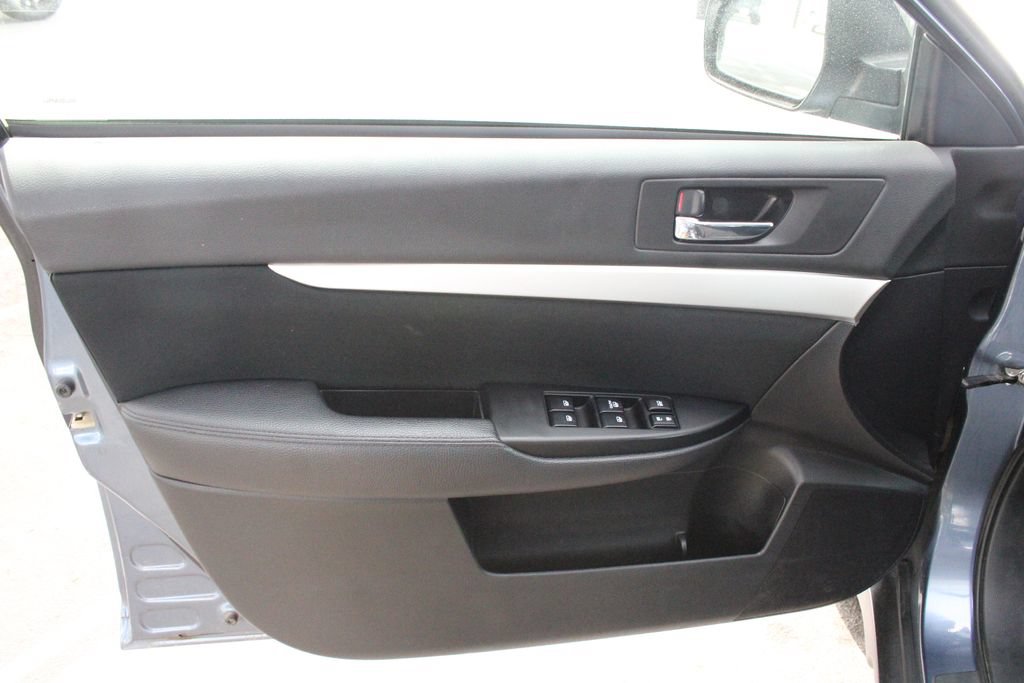 Used 2013 Subaru Outback 2.5i AWD/4WD image 21
